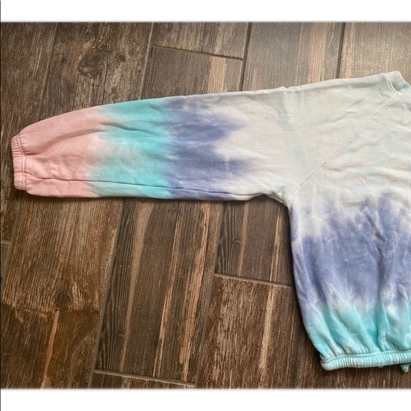 𝒯𝒾ℯ 𝒹𝓎ℯ 𝓈𝓌ℯ𝒶𝓉𝓈𝒽𝒾𝓇𝓉!♡ - Picture 6 of 8